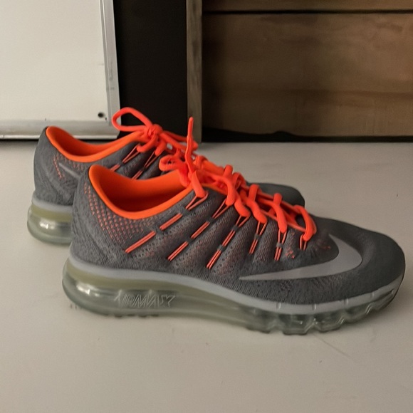 Nike AirMax shoes - Picture 3 of 6